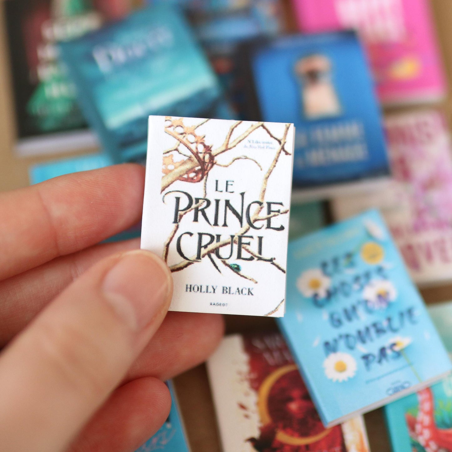 Mini-livres PERSONNALISÉS faits à la main | Français livres de pots TBR miniatures, livres minuscules et personnalisables, maison de poupée