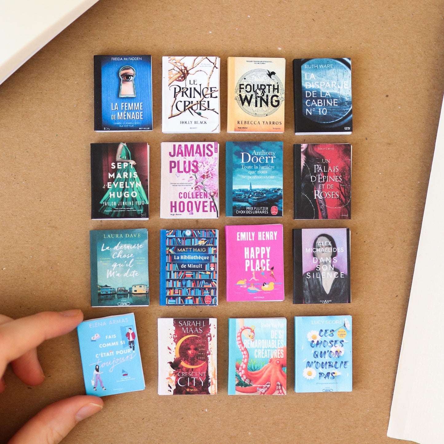 Mini-livres PERSONNALISÉS faits à la main | Français livres de pots TBR miniatures, livres minuscules et personnalisables, maison de poupée